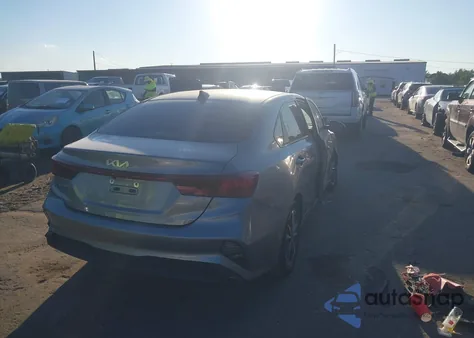 2023 Kia Forte Lxs z USA, uszkodzony, nr VIN 3KPF24AD8PE566700